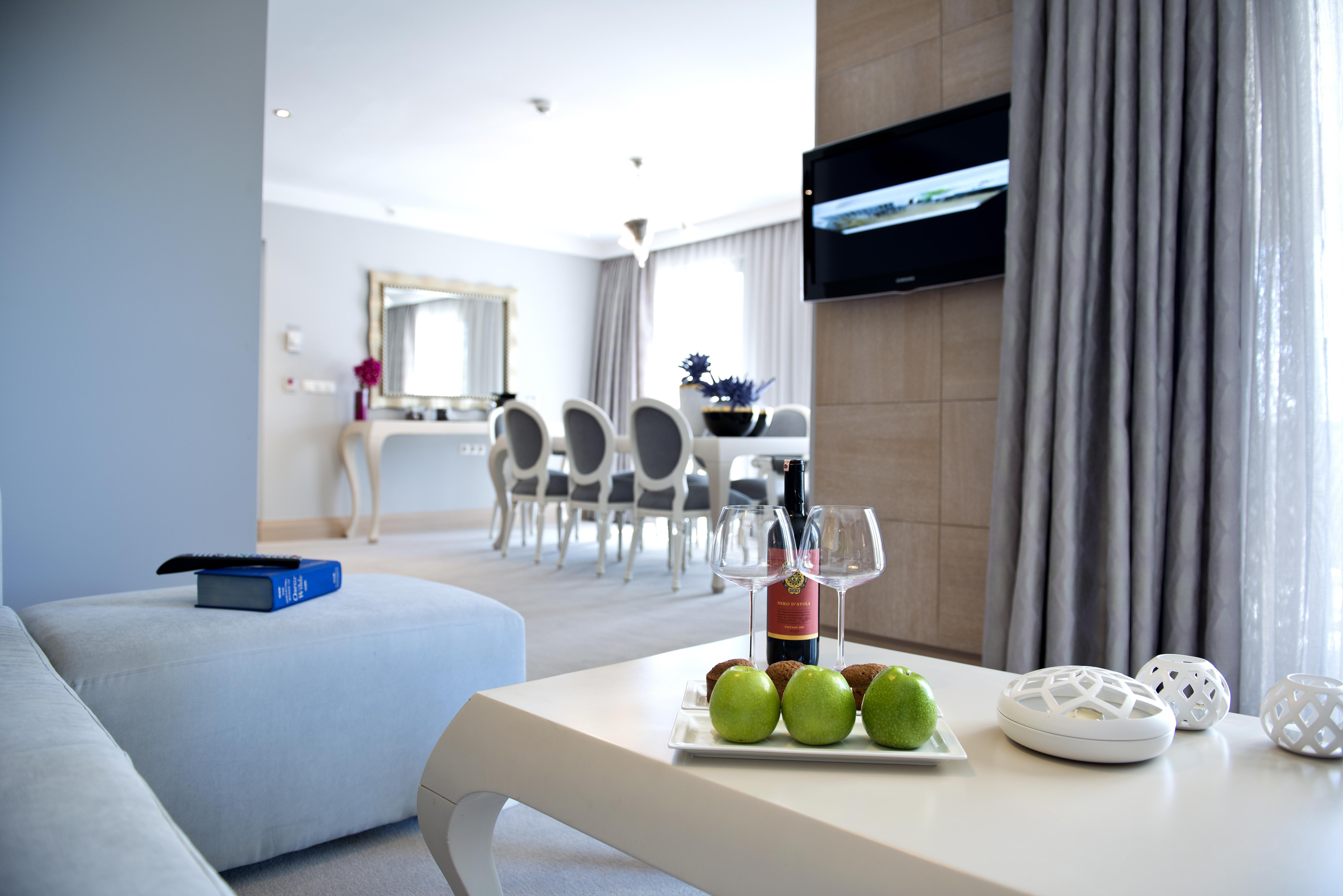 Ramada Resort By Wyndham Bodrum Битез Экстерьер фото
